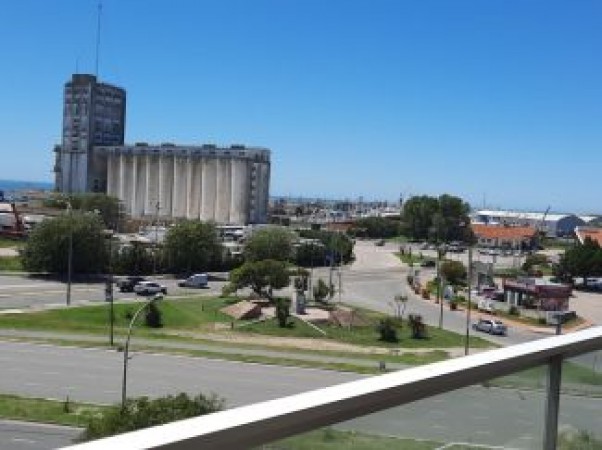 Departamento 3 ambientes reciclado con vista panorámica a Plaza Colón - foto 2